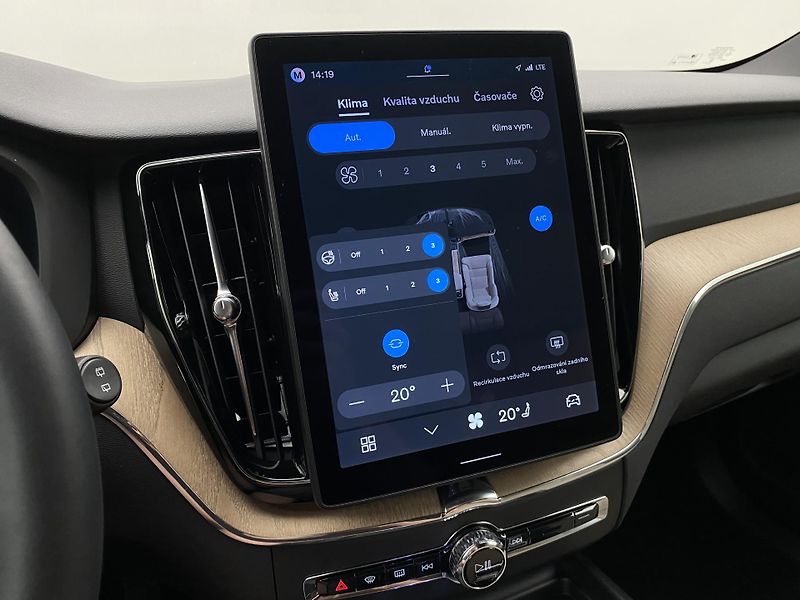Volvo XC60 T8 AWD RECHARGE PLUS DARK CZ - fotka 42 z 66