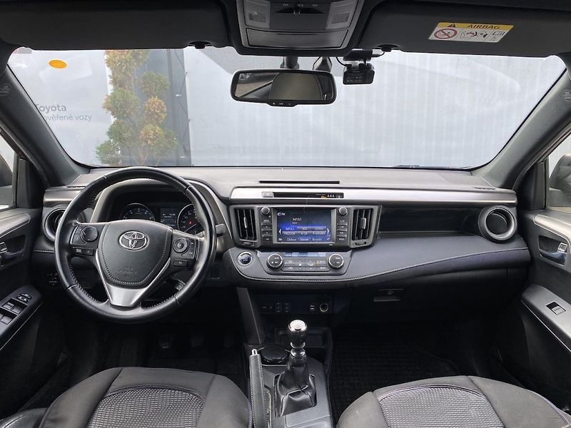 Toyota RAV4 2.0i, ČR, Trend, 4x4, manual - fotka 10 z 14