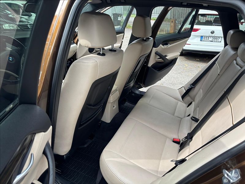 BMW X1 2,0 D XDRIVE,AUTOMAT - fotka 17 z 18