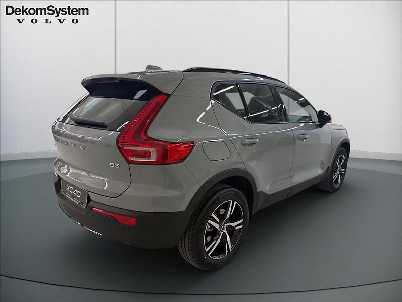 Volvo XC40 (2025) 2,0 B3 FWD Plus Dark 7405 - fotka 3 z 15