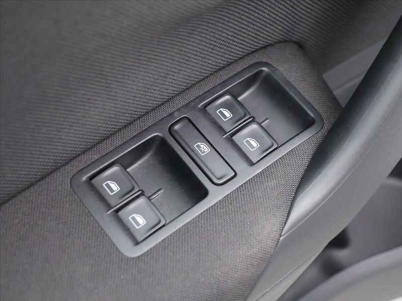 Volkswagen Polo 1.8 TSI 141kW GTI DSG 1.Majite - fotka 15 z 33
