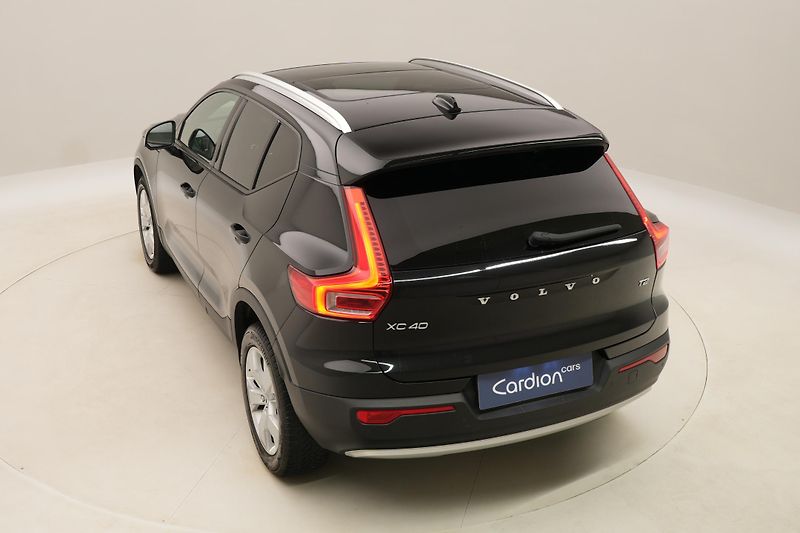Volvo XC40 T2 MOMENTUM REZERVACE - fotka 17 z 44