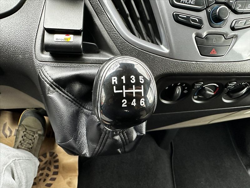 Ford Tourneo Custom 2,0 TDCi 96kW-CZ-DPH-SERVIS!! - fotka 28 z 45
