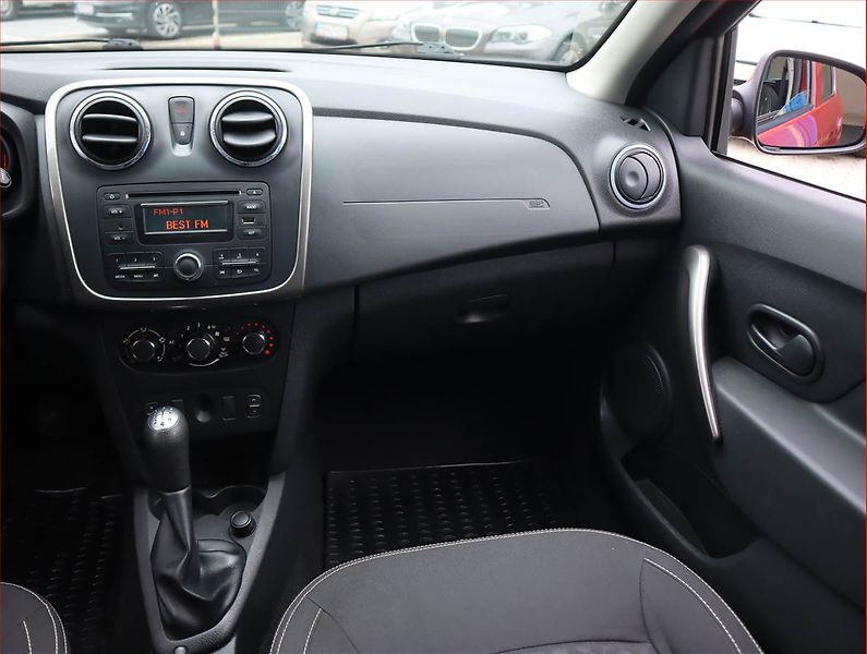 Dacia Sandero (2013) 1.2 16V, Serv.kniha, Tempomat - fotka 8 z 14