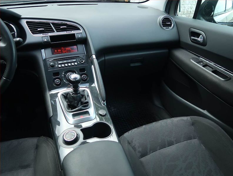 Peugeot 3008 (2010) 1.6 HDi, Tempomat - fotka 8 z 14