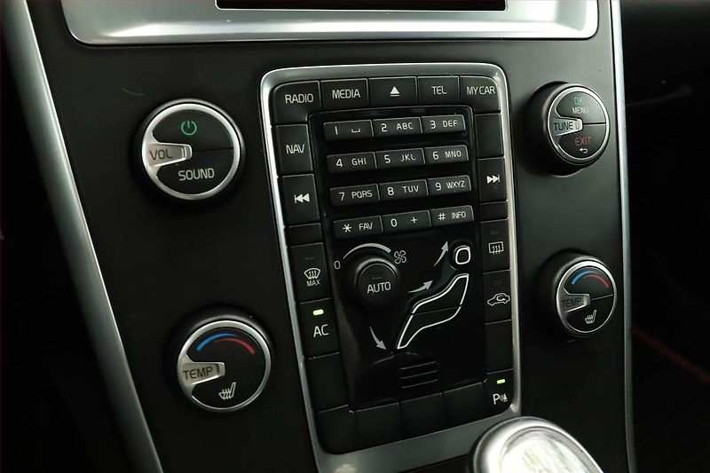Volvo XC60 (2013) D4, Automat, Navi, Tempomat - fotka 14 z 16