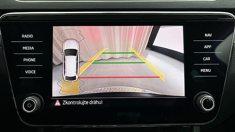 Škoda Superb 2.0 TDI DSG Style Combi - fotka 12 z 30