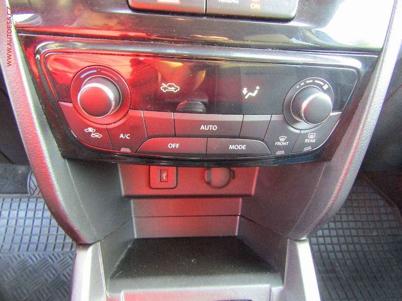 Suzuki Vitara (2021) 1.4 BoosterJet 4x4, 1.maj,ČR - fotka 13 z 21