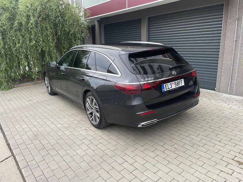 Mercedes-Benz Třídy E (2023) E300e model 2024 DPH - fotka 6 z 12