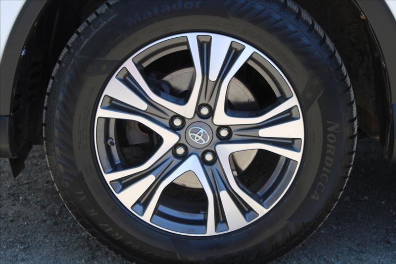 Toyota RAV4 2,0 D-4D  NOVÉ V ČR,TAŽNÉ - fotka 30 z 33
