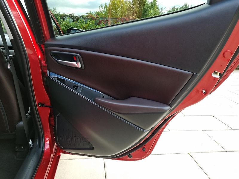 Mazda 2 (2018) 1.5 G-90.KIZOKU INTENSE,HEAD U - fotka 22 z 49