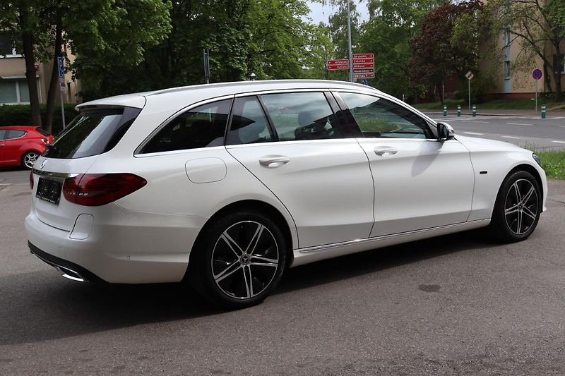Mercedes-Benz Třídy C 300de PLUG-IN HYB KOMBI 225kW - fotka 10 z 48