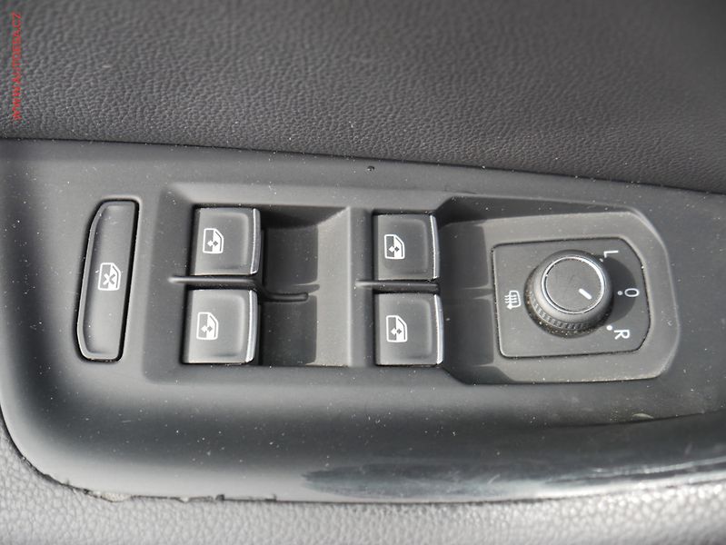 Volkswagen Passat (2017) 2.0TDi, ČR, DSG, LED, navi - fotka 17 z 23