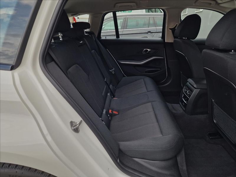 BMW Řada 3 320d LCI, původ ČR,1.Majitel - fotka 15 z 50