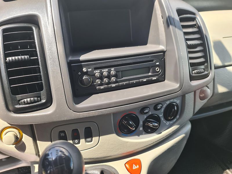 Opel Vivaro (2011) 2.0 CDTi 84-KW 8-MÍST KLIMA TE - fotka 34 z 39