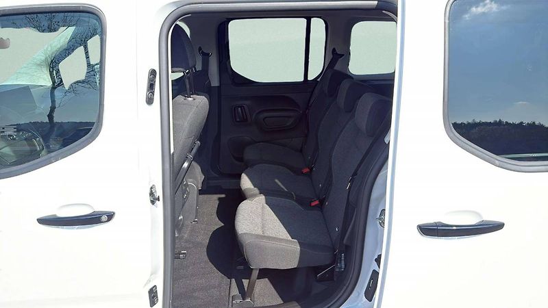 Opel Combo (2026) Elegance Plus L2H1 1.5 CDTI (9 - fotka 18 z 23