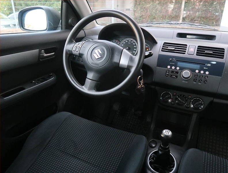 Suzuki Swift (2007) 1.3 i, nová STK, Klima - fotka 7 z 16