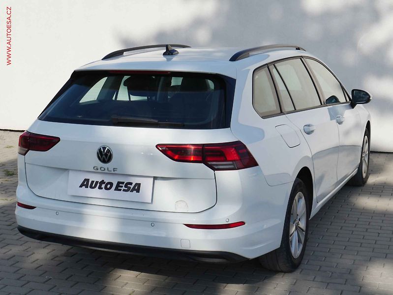 Volkswagen Golf (2023) 2.0 TDi, 1.maj,ČR, Life - fotka 4 z 18