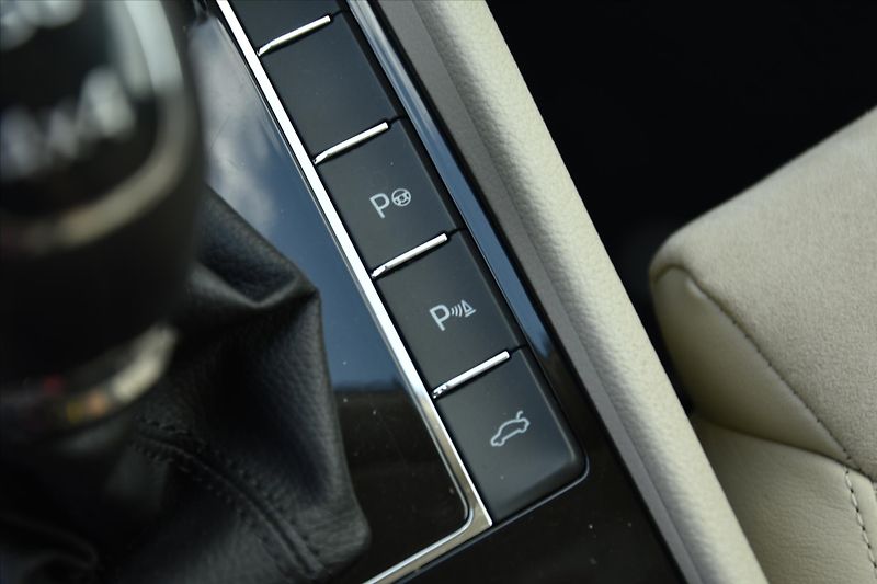 Škoda Superb 2.0 TSI 206kW DSG 4x4 STYLE ČR - fotka 22 z 33
