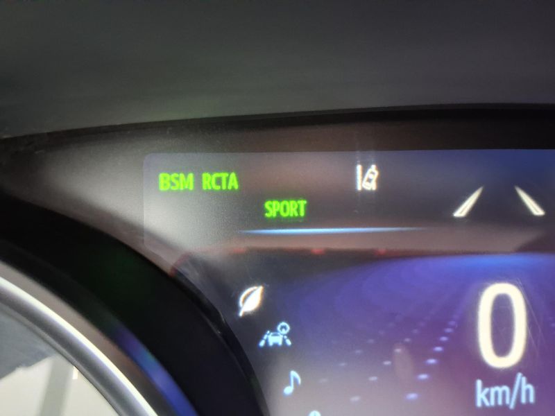 Toyota Camry EXECUTIVE 2.5 Hyb. 160 kW - fotka 23 z 31