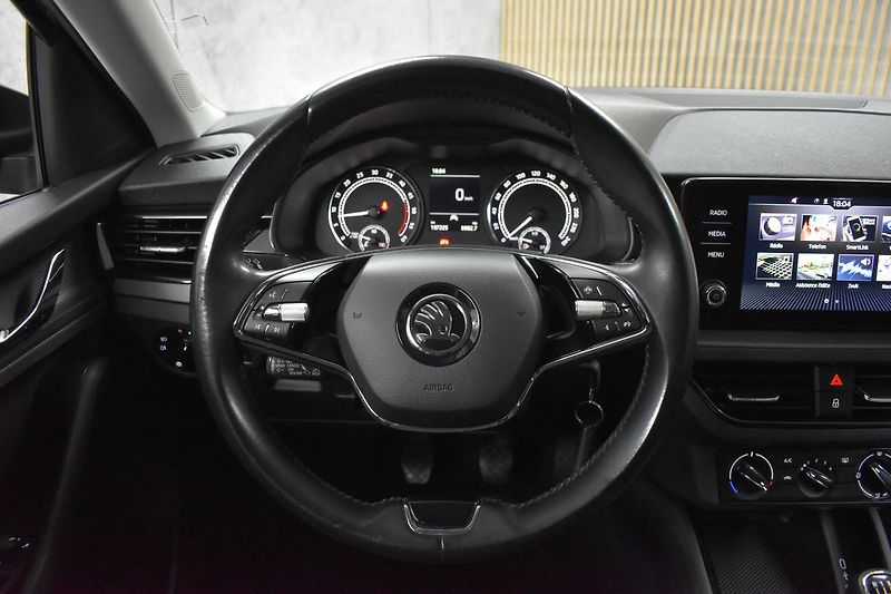 Škoda Scala 1.6 TDI 85kW ACC*Mirror Link* - fotka 14 z 32