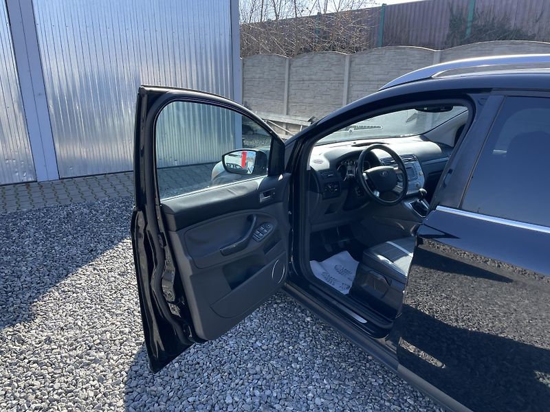 Ford Kuga 2.0TDC-i 4x4 135PS TITANIUM!!! - fotka 107 z 189