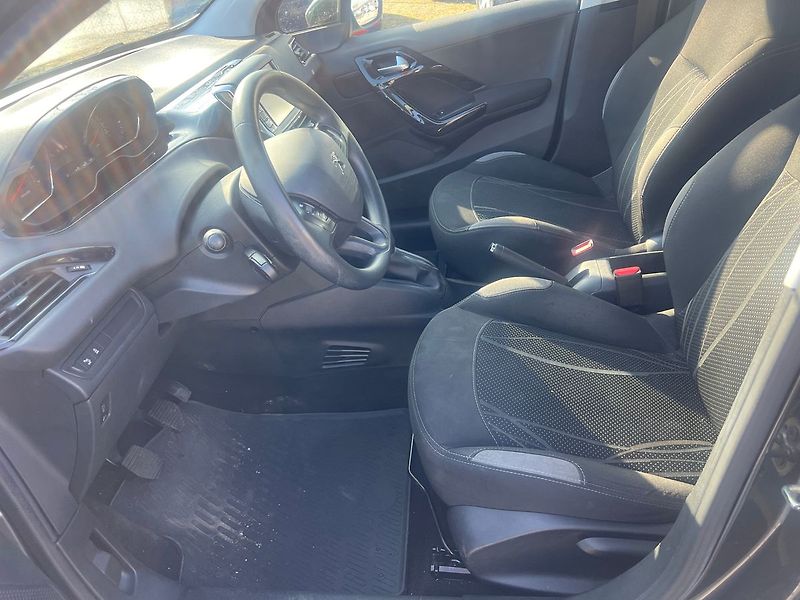 Peugeot 208 1.2VTI - fotka 4 z 14