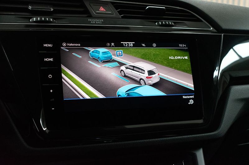 Volkswagen Touran 2.0TDI TAŽNÉ*WEBASTO*DPH*ČR 1M - fotka 35 z 51