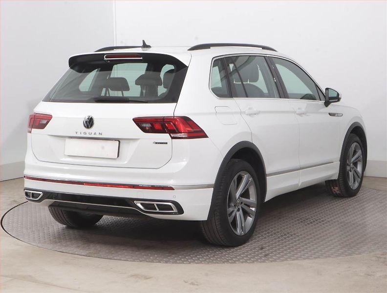 Volkswagen Tiguan (2022) R-Line 2.0 TSI - fotka 5 z 19