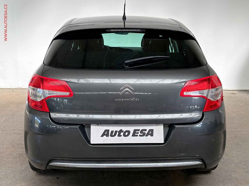 Citroën C4 (2012) 1.6i, 1.maj, AC, výhřev sed. - fotka 5 z 17