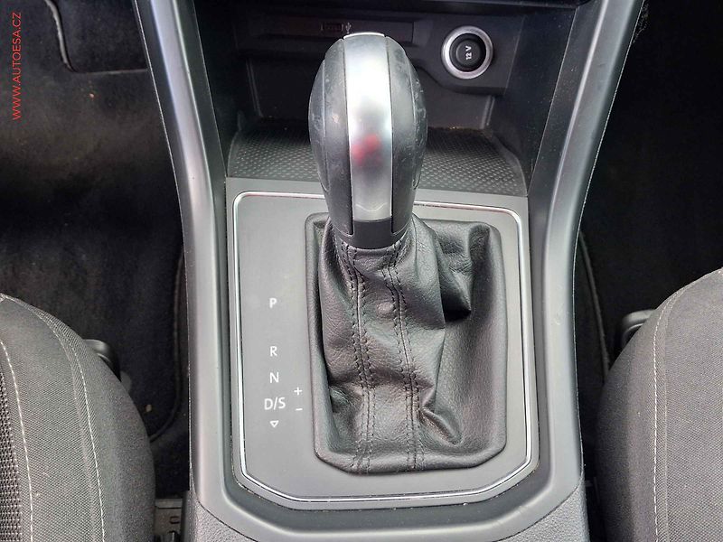 Volkswagen Touran (2019) 2.0TDi, DSG, navi, AC, TZ - fotka 19 z 23