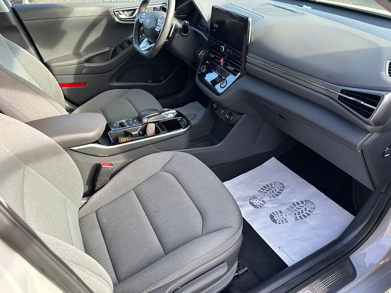Hyundai IONIQ (2022) 38,3 kWh Level 5 SoH 100% - fotka 17 z 26