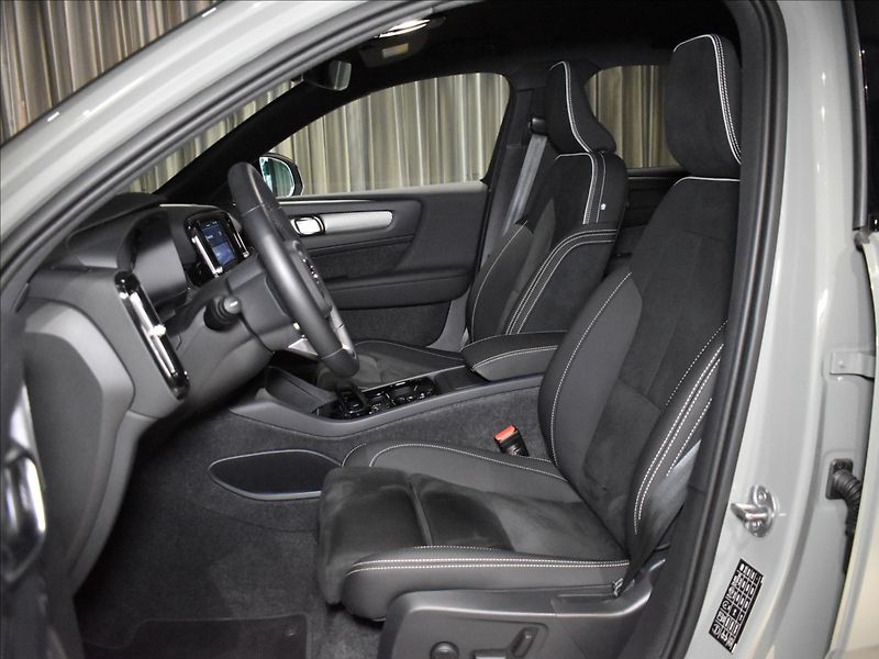Volvo XC40 2,0 B4 PLUS Dark BLIS,Bezklíč - fotka 8 z 22
