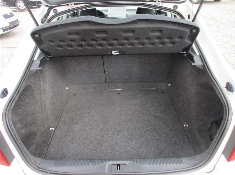 Škoda Octavia 1,4 i, klimatizace, servis, - fotka 9 z 36