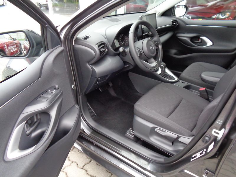 Mazda 2 Hybrid (2025) 1,5 AT Center-line - fotka 7 z 23
