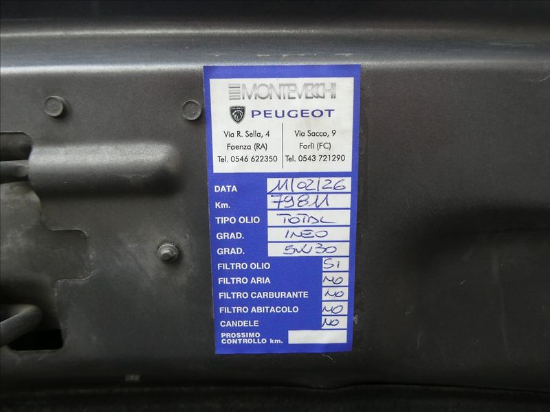 Peugeot 2008 1,2 PureTech 60kW - fotka 38 z 38