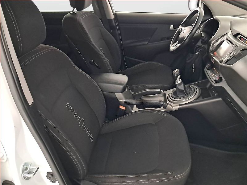 Kia Sportage (2014) 1.7 CRDi, Navi, Xenony - fotka 9 z 19