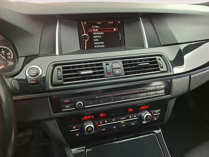 BMW Řada 5 (2014) 520d xDrive, 4X4, Automat - fotka 12 z 21