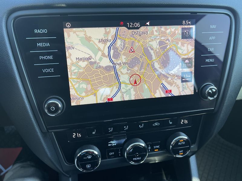 Škoda Octavia 2.0TDi DSG STYLE-Navi-DPH-ČR ! - fotka 29 z 38