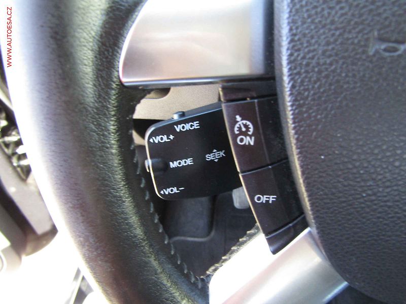 Ford Kuga (2011) 2.0 TDCi, AC, navi, park - fotka 12 z 19
