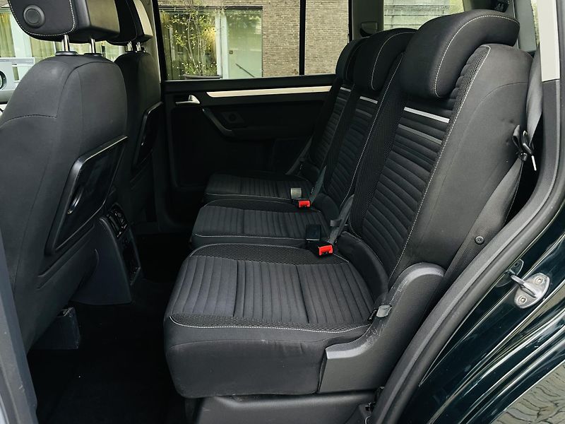 Volkswagen Touran 2.0TD MANUÁL 7MÍST SERVISKA - fotka 29 z 43