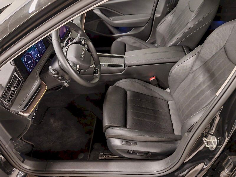Škoda Superb (2025) Combi 2.0 TDI 142 kW DSG 4x4 L - fotka 25 z 36
