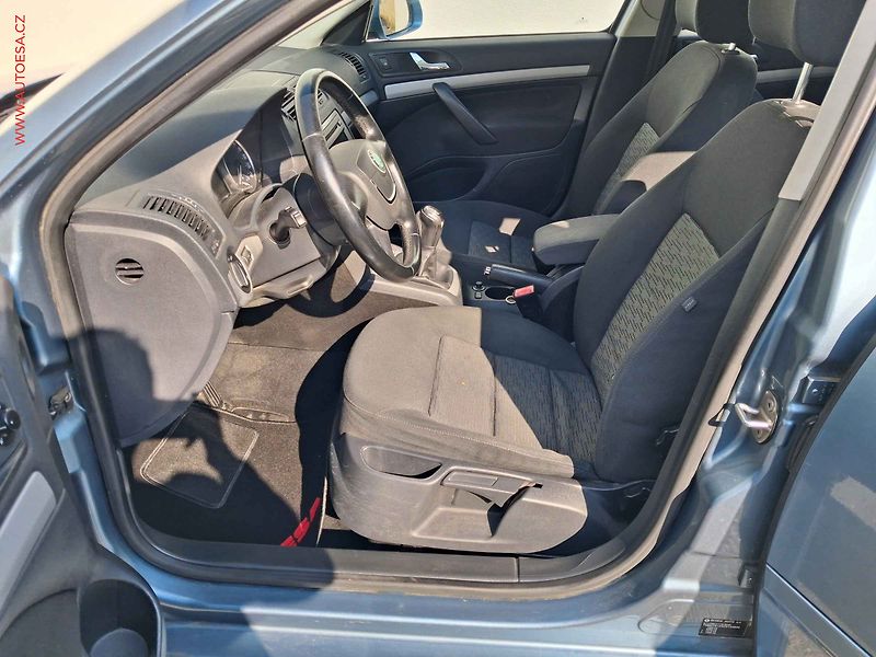 Škoda Octavia (2012) 1.6 TDI, ČR, AC, temp, tažné - fotka 9 z 16