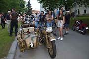 Tradiční závod S kopce do kopce si nenechalo letos ujít na sedm desítek posádek historických automobilů a motocyklů