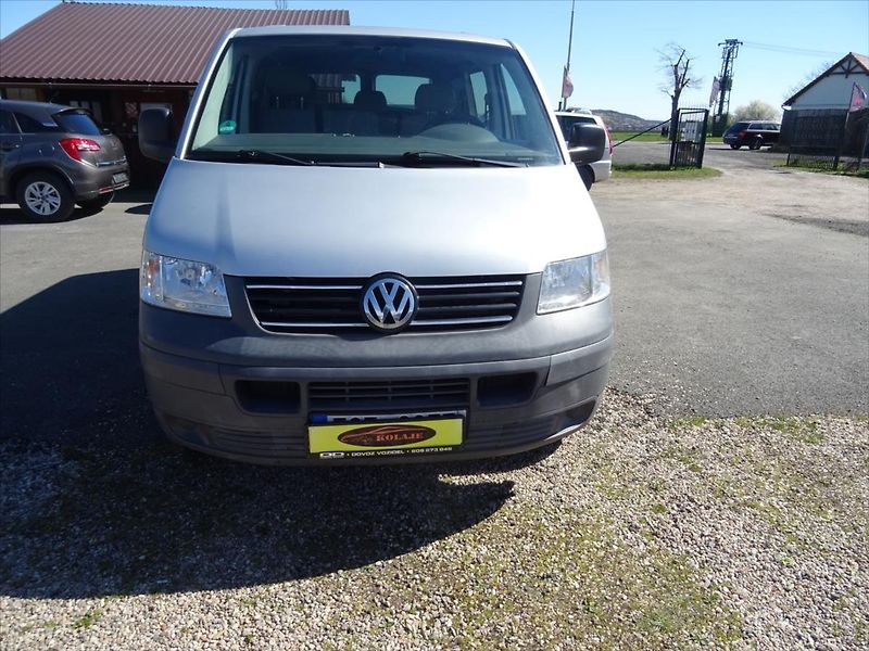 Volkswagen Caravelle 2,5 TDi 96 Kw 9 Míst - fotka 25 z 25