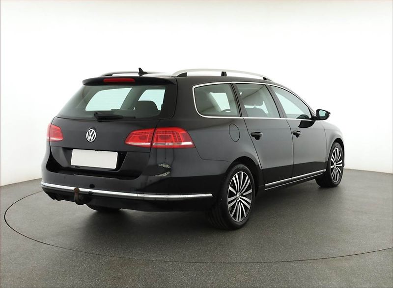 Volkswagen Passat (2014) 2.0 TDI, Automat, Xenony - fotka 5 z 17