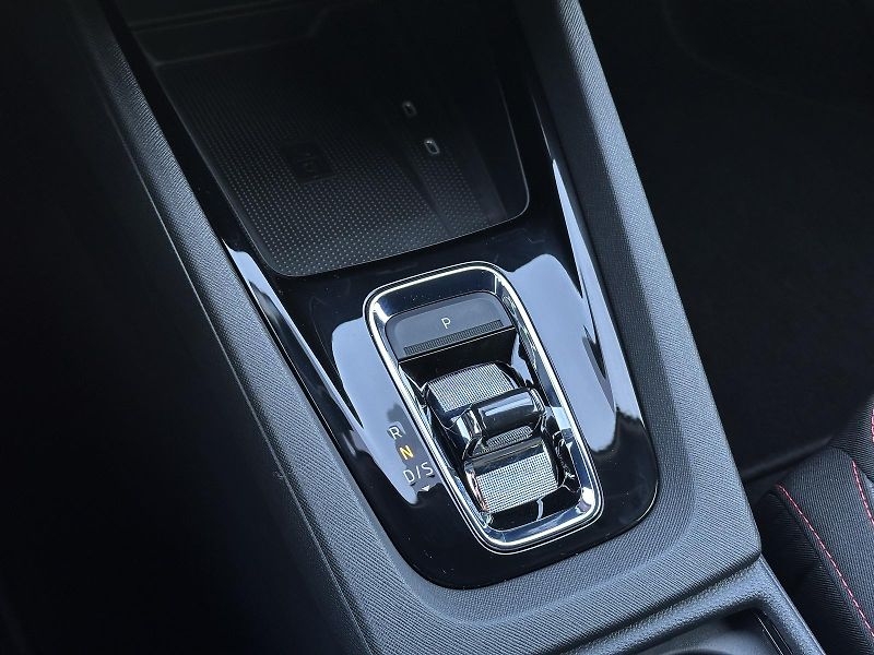 Škoda Octavia RS 2.0 TSi 180kW Matrix-LED V. - fotka 39 z 52