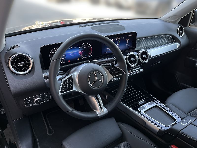 Mercedes-Benz GLB 200 d 4MATIC - fotka 10 z 18