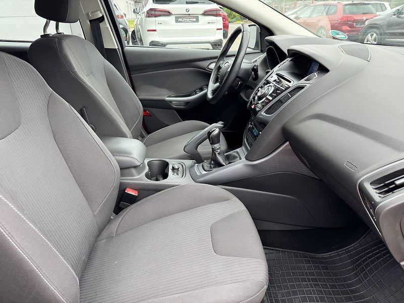 Ford Focus (2011) 1.6 Ti-VCT Digi Klima Tempomat - fotka 17 z 48