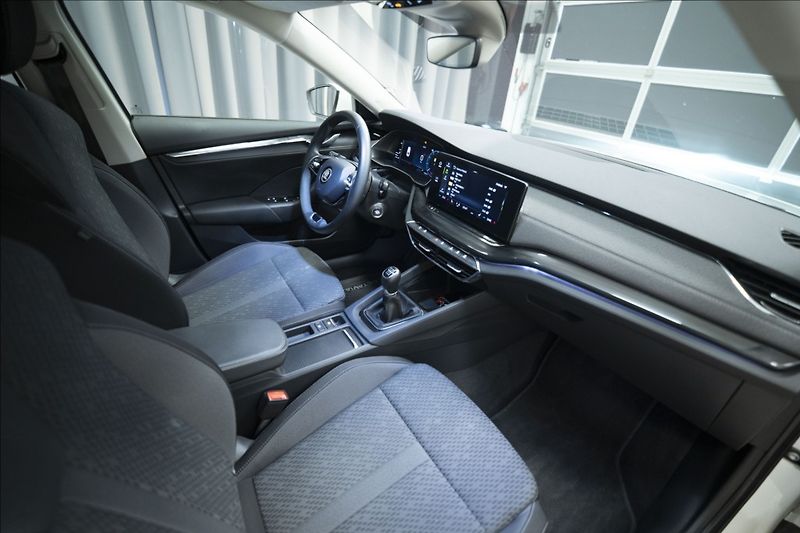 Škoda Octavia 2,0 TDI ČR KEYLESS VÝHŘEV ČR - fotka 7 z 39